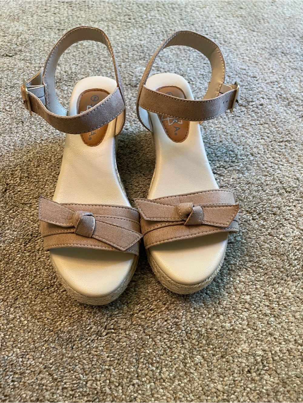 Serra Women’s Tan Suede Ankle-Strap Wedge Sandals With Bow Size 7